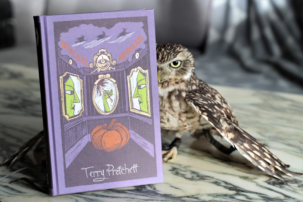 Witches Abroad Terry Pratchett Owl